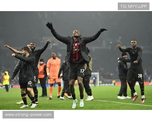 跟队曝莱奥连练两日米兰聊希拉